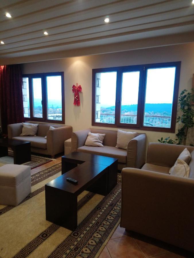 Hotel Pelasgos การิไตนา ภายนอก รูปภาพ